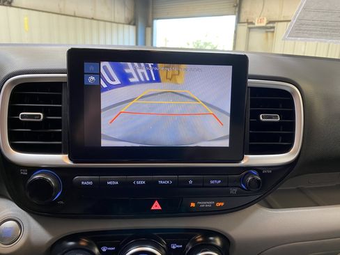 Used 2024 Hyundai Venue SEL image 39