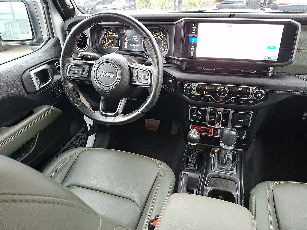 Used 2025 Jeep Gladiator Mojave AWD/4WD image 15