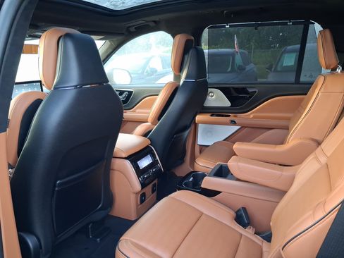 Certified 2023 Lincoln Aviator Black Label w/ Jet Package AWD/4WD image 5