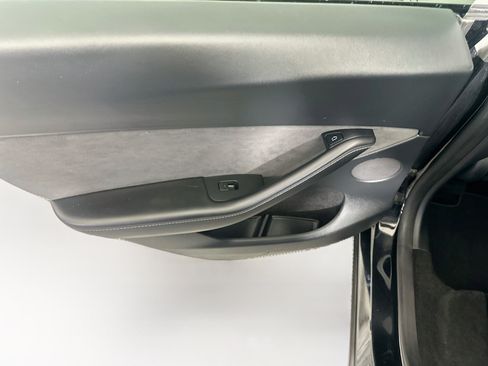 Used 2023 Tesla Model Y Long Range AWD/4WD image 25