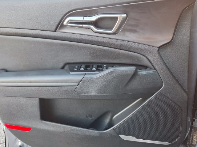 Used 2025 Kia Sportage EX FWD image 29