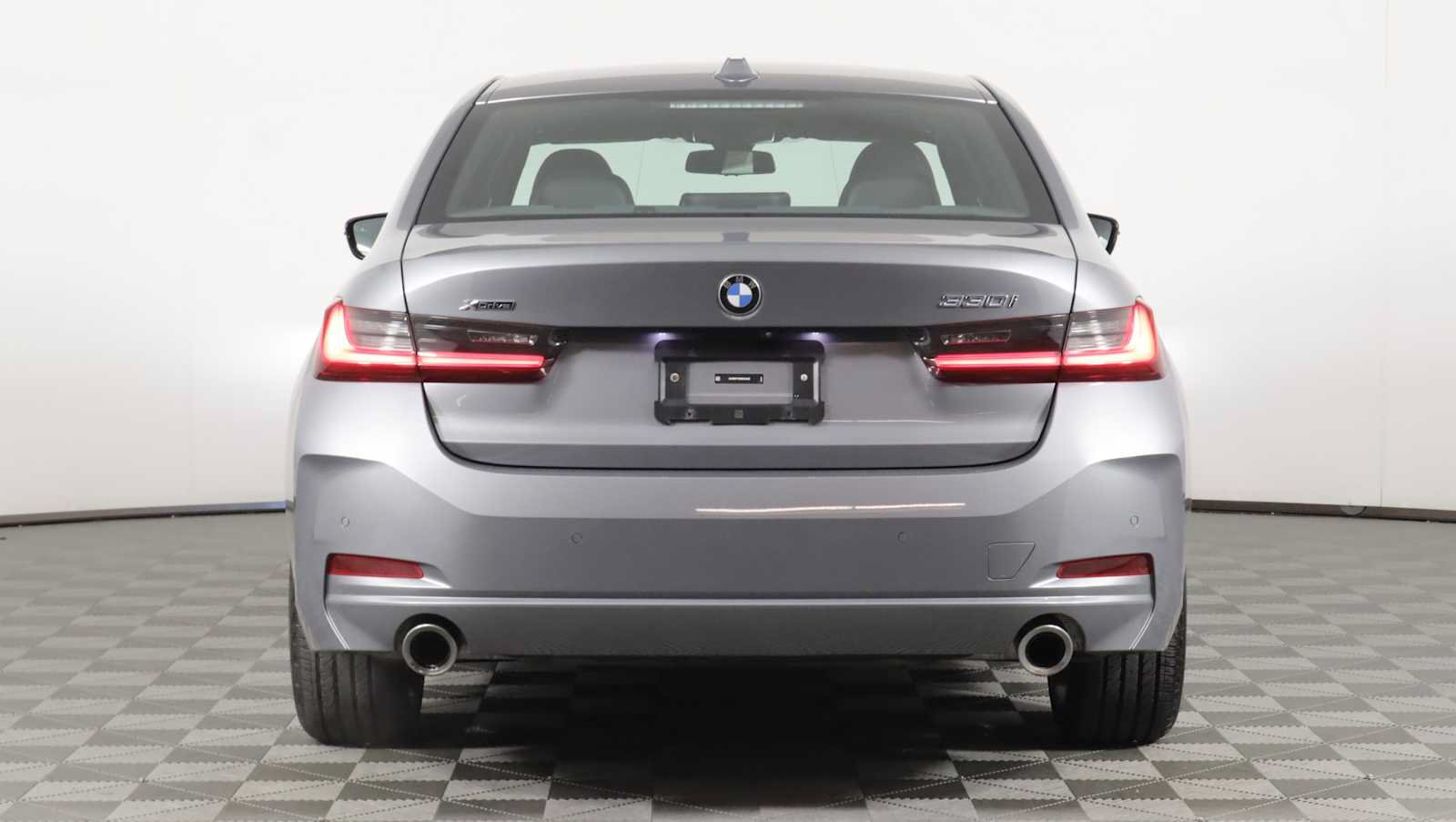 Used 2024 BMW 330i xDrive Sedan w/ Premium Package AWD/4WD image 5
