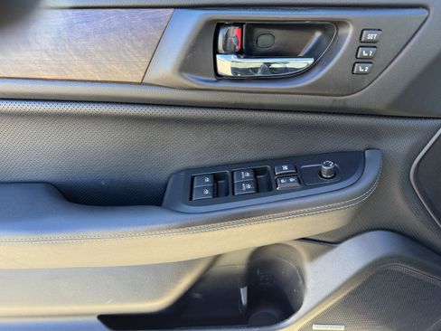 Used 2017 Subaru Outback 2.5i Limited image 9
