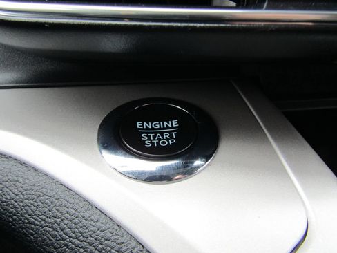 Used 2024 Ford Explorer XLT w/ Equipment Group 202A AWD/4WD image 34