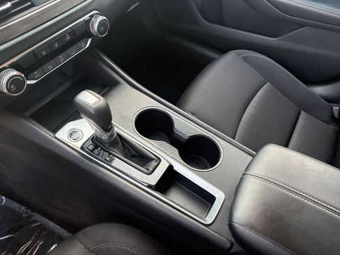 Used 2025 Nissan Altima 2.5 SV FWD image 41