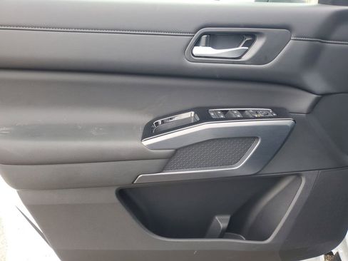 New 2025 Nissan Pathfinder SL image 9