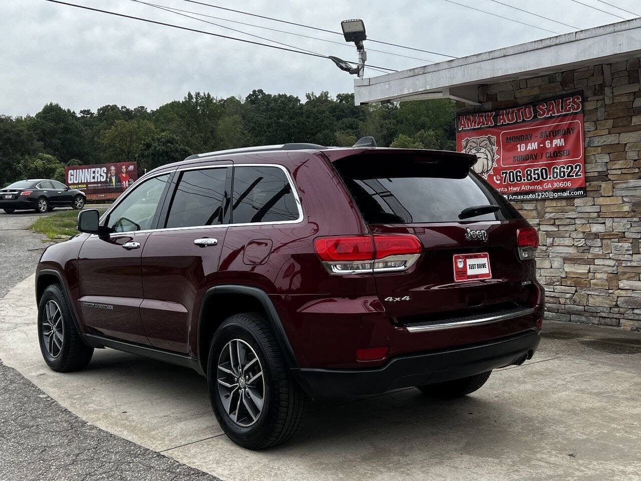 Used 2017 Jeep Grand Cherokee Limited AWD/4WD image 4