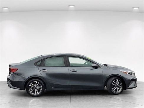Used 2023 Kia Forte LXS image 3