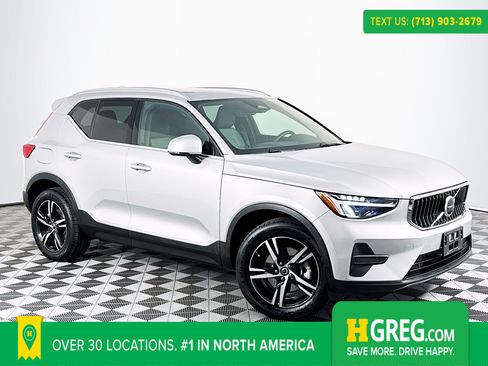 Used 2025 Volvo XC40 B5 Core image 1