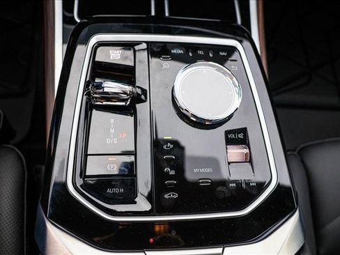 Used 2025 BMW 740i xDrive image 19