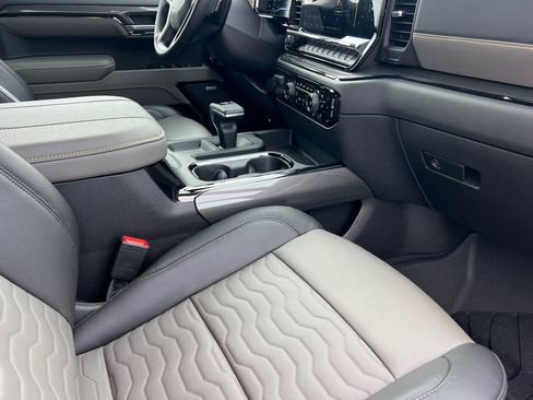 Certified 2025 Chevrolet Silverado 1500 ZR2 w/ Technology Package image 19