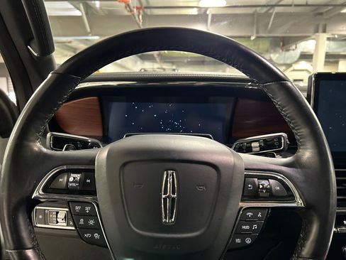 Used 2022 Lincoln Navigator L Reserve w/ Monochromatic Package AWD/4WD image 11