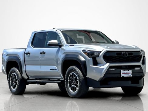 Certified 2025 Toyota Tacoma TRD Off-Road AWD/4WD image 7