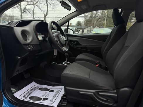 Used 2015 Toyota Yaris L image 12