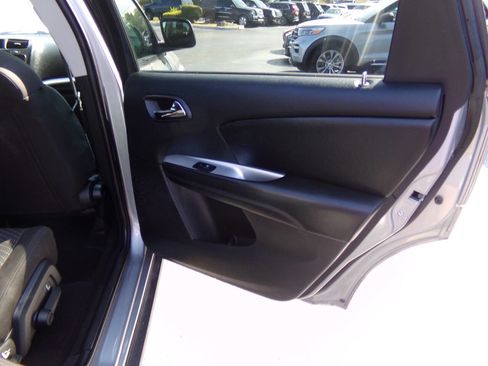 Used 2017 Dodge Journey SE w/ Flexible Seating Group image 25