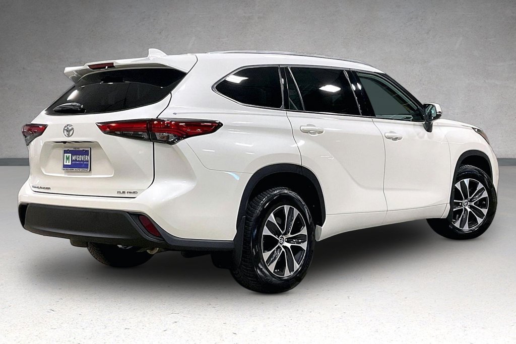 Used 2020 Toyota Highlander XLE AWD/4WD image 7