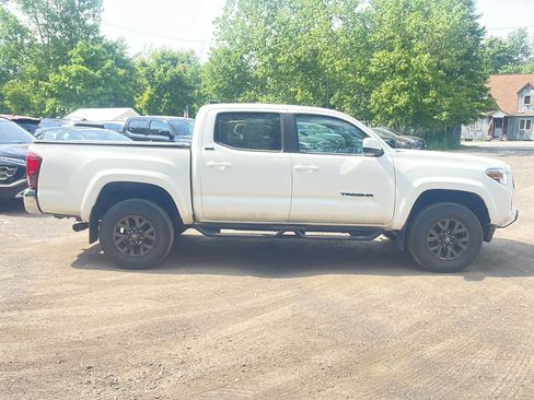 Used 2023 Toyota Tacoma SR5 w/ Black Out Package (TMS) AWD/4WD image 11