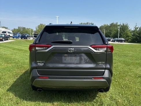 Used 2020 Toyota RAV4 Limited image 4
