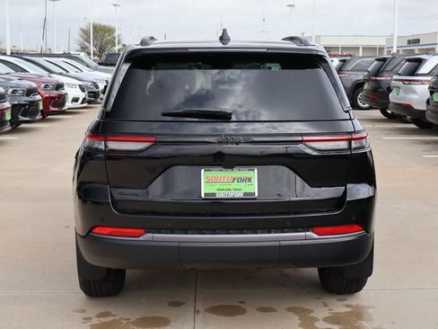 New 2026 Jeep Grand Cherokee Laredo image 5