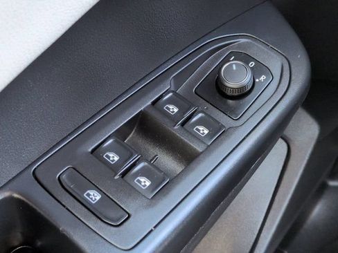 Used 2025 Volkswagen Taos S FWD image 21