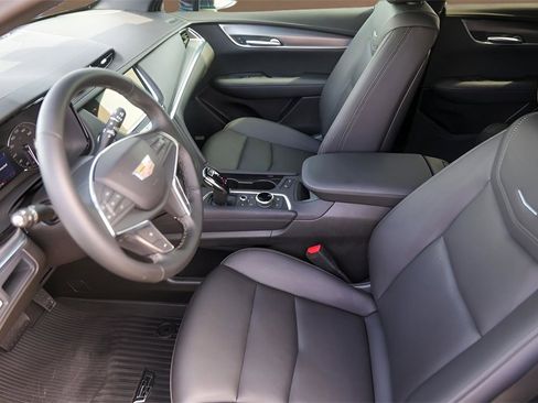 Used 2025 Cadillac XT5 Luxury image 9