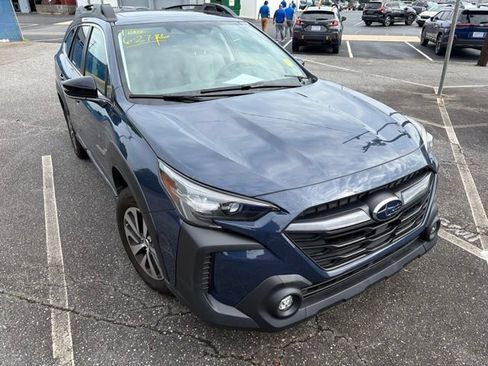 Used 2024 Subaru Outback Premium AWD/4WD image 3