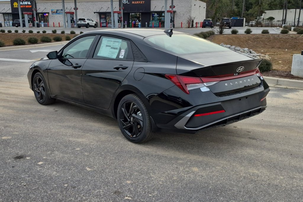 New 2026 Hyundai Elantra SEL Sport FWD image 8