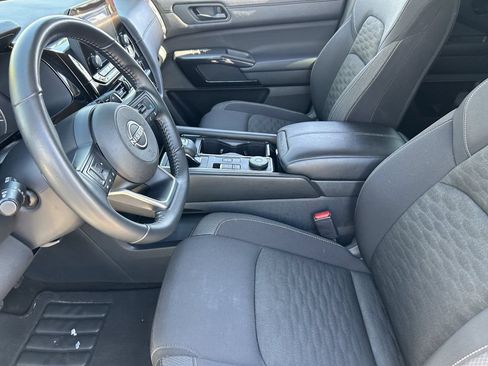 Used 2025 Nissan Pathfinder SV AWD/4WD image 28