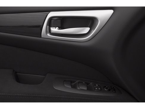 Used 2015 Nissan Pathfinder SL w/ SL Tech Package image 13