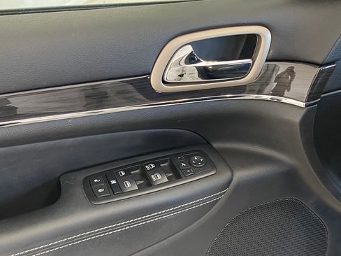 Used 2015 Jeep Grand Cherokee Overland w/ Advanced Technology Group image 25