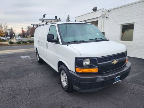 Used 2017 Chevrolet Express 2500 image 7