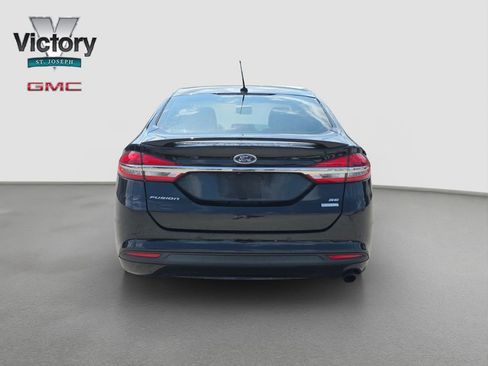 Used 2018 Ford Fusion SE w/ Equipment Group 201A FWD image 16