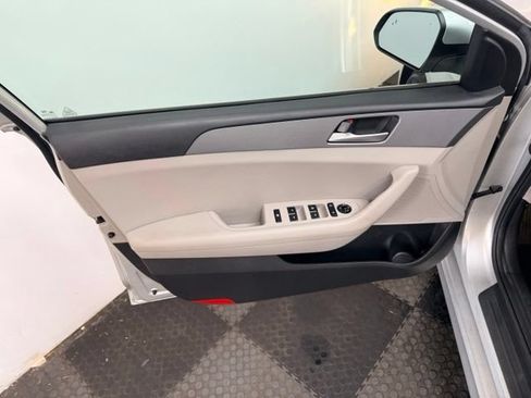 Used 2019 Hyundai Sonata SE FWD image 21
