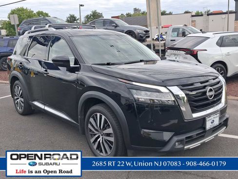 Used 2022 Nissan Pathfinder Platinum w/ Cargo Package AWD/4WD image 4