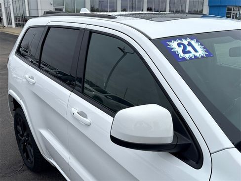 Used 2021 Jeep Grand Cherokee Laredo X image 12