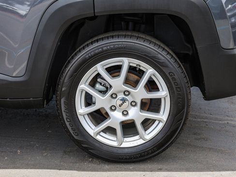Used 2023 Jeep Renegade Latitude AWD/4WD image 27
