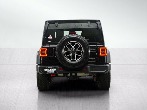 Used 2025 Jeep Wrangler Unlimited Rubicon w/ Convenience Group AWD/4WD image 6