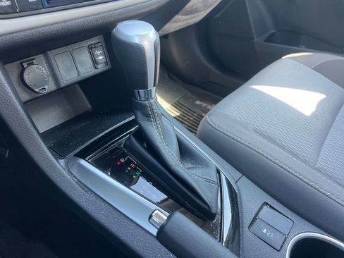 Used 2019 Toyota Corolla LE FWD image 4