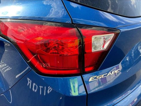 Used 2019 Ford Escape SE FWD image 23