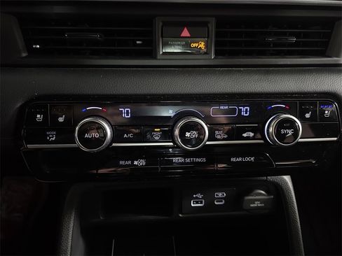 Certified 2025 Honda Pilot Black Edition image 15