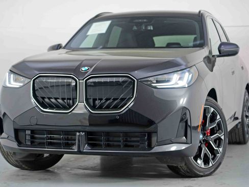 Used 2025 BMW X3 xDrive30i w/ Premium Package image 3