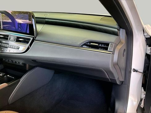 Used 2024 Lexus ES 300h Ultra Luxury w/ Accessory Package (Z2) FWD image 16