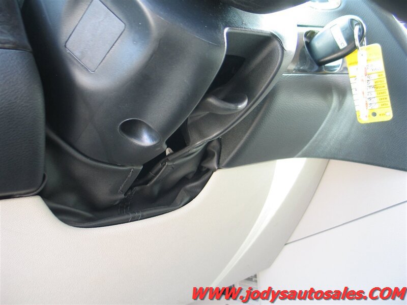 Used 2016 Dodge Grand Caravan SXT w/ Rear Park Assist Package FWD image 9