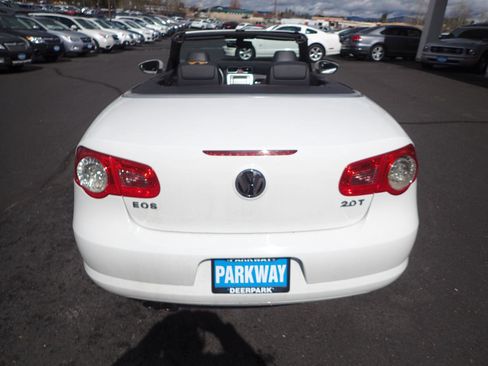 Used 2009 Volkswagen Eos Lux FWD image 12