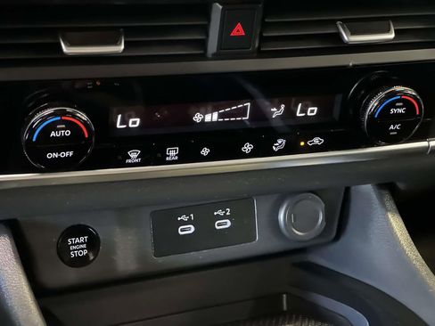 Used 2024 Nissan Rogue SV AWD/4WD image 33