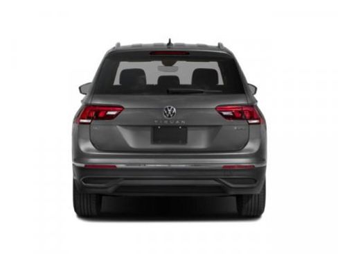 Certified 2022 Volkswagen Tiguan SE image 8