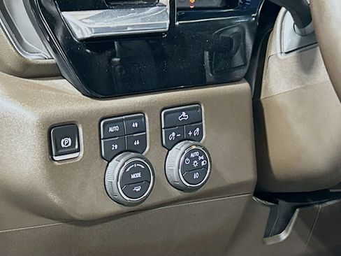 Used 2025 Chevrolet Silverado 1500 LT Trail Boss w/ Convenience Package II AWD/4WD image 8