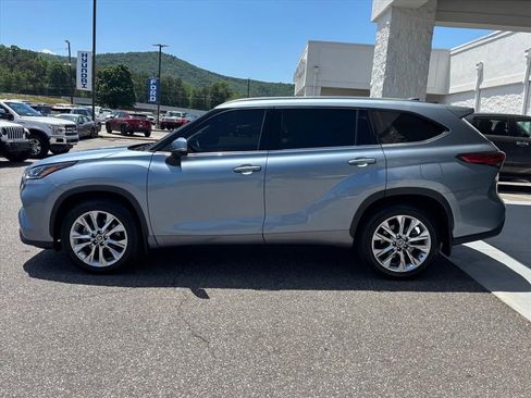 Used 2023 Toyota Highlander Limited AWD/4WD image 24