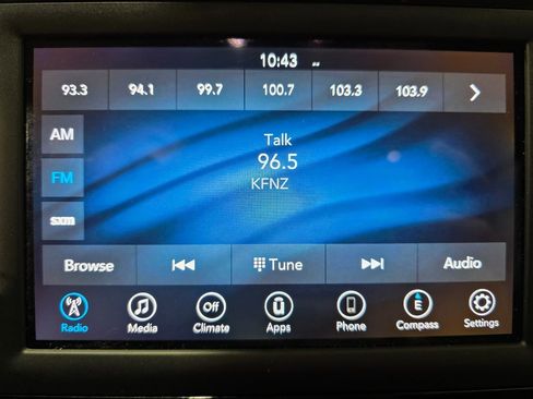 Used 2020 Chrysler Voyager Lxi image 3