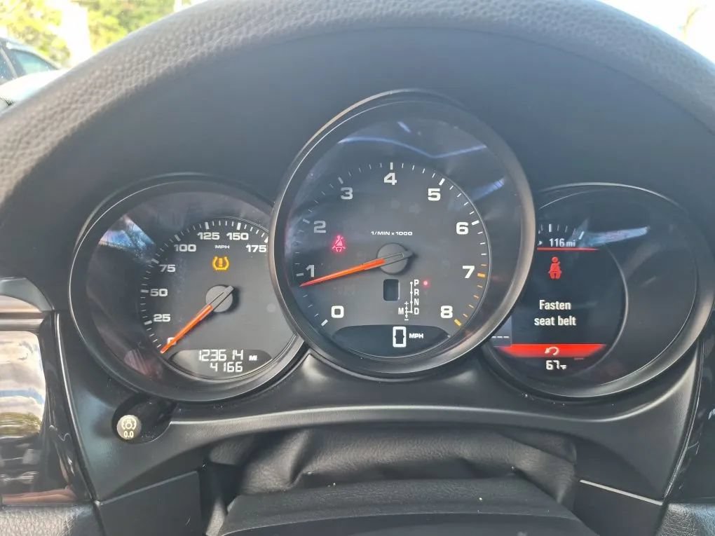 Used 2018 Porsche Macan Sport Edition AWD/4WD image 7